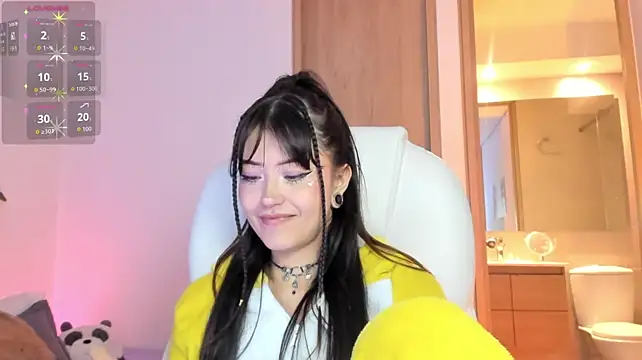 IIVY_KUSH - Massage those delicious tits with oil.