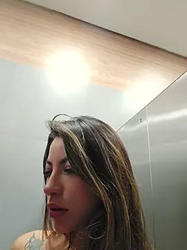 Karen_San_Miguel - Omg ! Open coat in public + surprise 😈