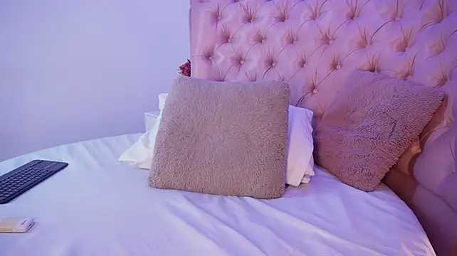 LucianaBlanco_ - Oil my big ass