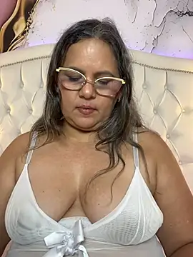 Lucy_Milf_474 - FINGER IN THE ASS