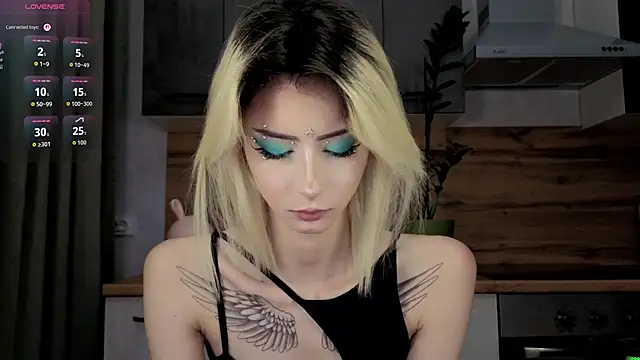 Kittysocutie - show tits ;)