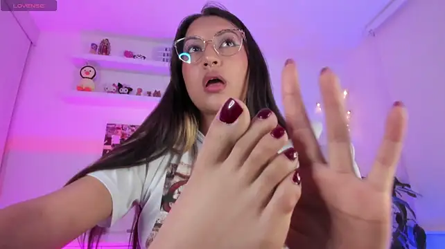 LuDreams - Feet close-up + ass 👣🍑