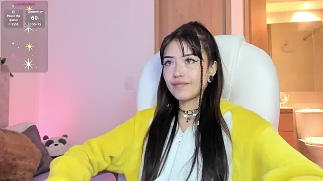 IIVY_KUSH - Massage those delicious tits with oil.