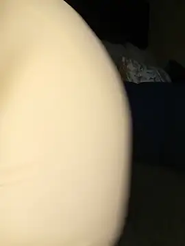 BOTTYANGELxx1 - SPREAD PUSSY IN DOGGY