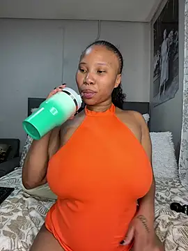DrippinCaramelCutie