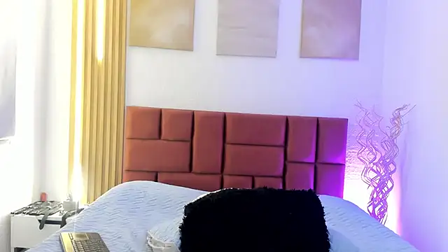CataleiaLatin - NAKED AND PLAY WITH FINGERS