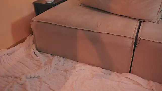 OnlyJett - bare back tease