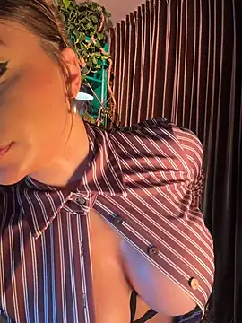 Ginevrafedez - Say hello to the sexy secretary.