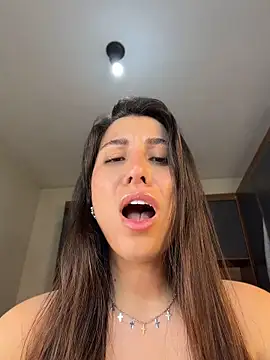 Carolini09 - Plug no cuzinho