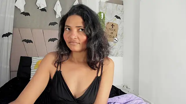 Elayha_28 - TITS OFF AND TEASE PUSSY FINGERS