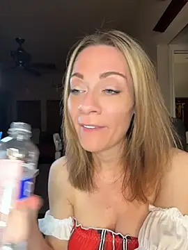 EdenDelilah1 - Rub my sexy nipples
