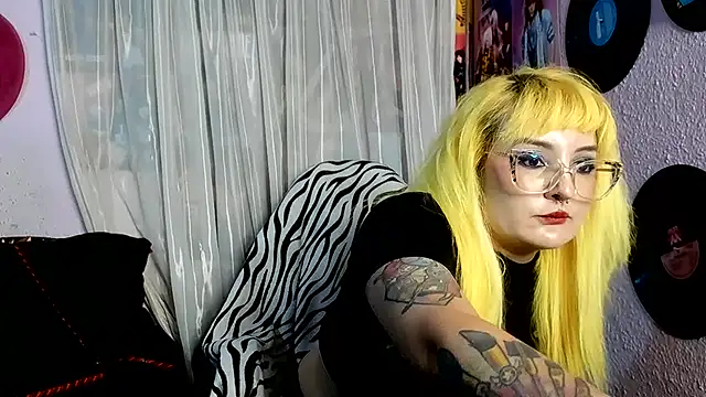 Avril_Maria - show asshole zoom