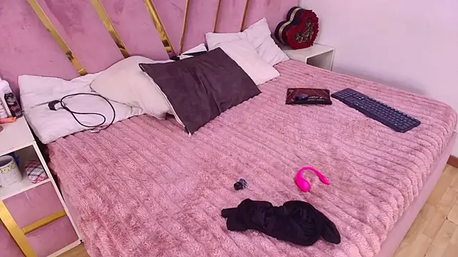 SarahMiler_ - camel toe (close cam)💋