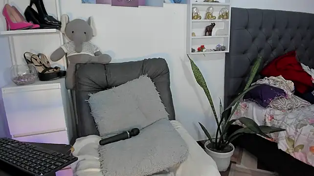 Temis_Selene - 👑💎Doggy Twerk + 2 Min Control💎👑