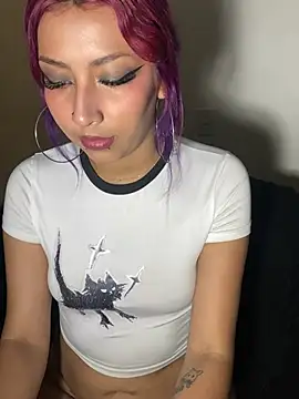-Raaveen - show pussy