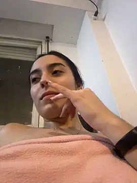 Belle_Lea - PLUG INSIDE IN MY ASS IN SECRET