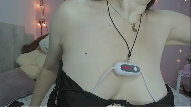 Emilyharrix - 💋dancing while showing my tits