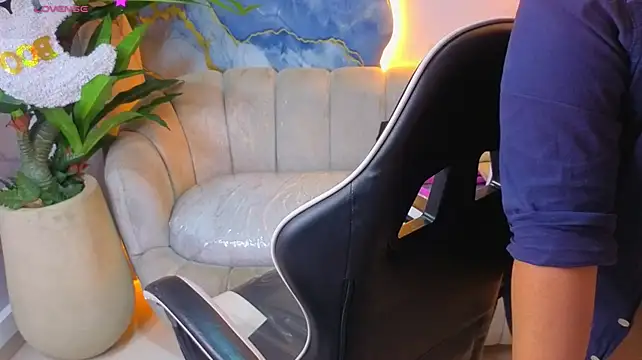 Scarleett_Tx - 🎯Suck on 2 fingers slowly