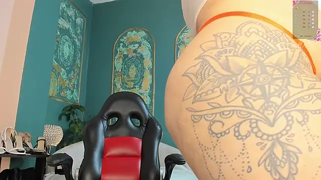 Sara_Gomez - show ass hole and rub