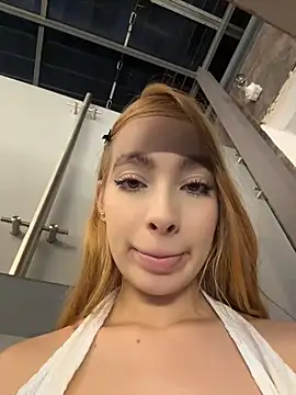 Isabella-gaviria - RIDING DILDO IN TERRACE DE MALL + CUM 😈