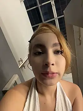 Isabella-gaviria - RIDING DILDO IN TERRACE DE MALL + CUM 😈