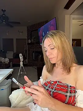 EdenDelilah1 - Rub lotion on my tits
