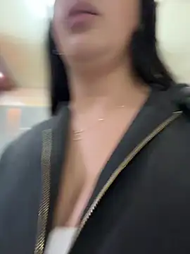 Hannahoff - SHOW BIG BOOBS IN PUBLIC
