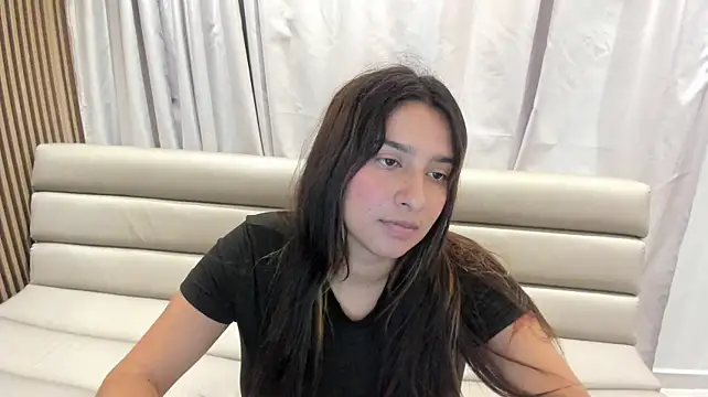 Erikalatinahot - zoom ass