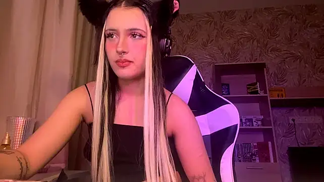 SharikaBabecki - Spank Ass 5 time