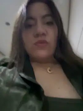 Bella_Pascualina - Fingers in my pussy in public
