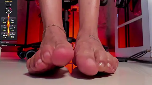 Roxxy_white - more oil and footjob x 1 min🥵