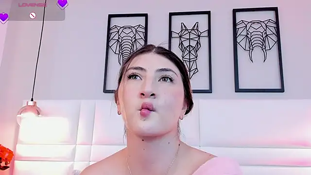 Alanna_Valmont - striptease and naked 🥴