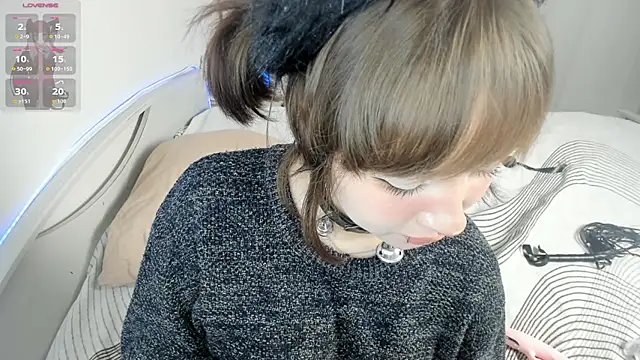 Nixiee - pinch nipples