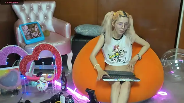 Skinygirl - play nude