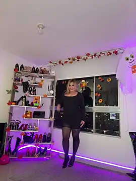 Angelica_sparks - skirt up