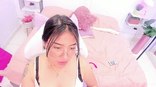 Sharon_Adamss - oil in boobs 🔥
