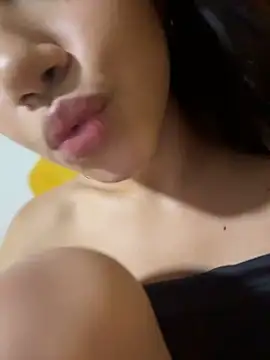 GoodGirlGoneBack - RUB MY TINY KITTY 🍑