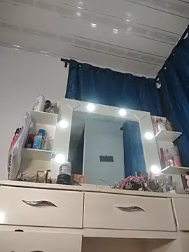 LaurenWelly_ - Give me a kiss 🥰