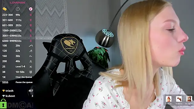 Alice_Taylori - Tease my boobs with top