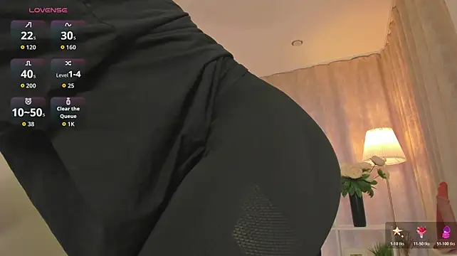 Lea_shadom - look under the T-shirt