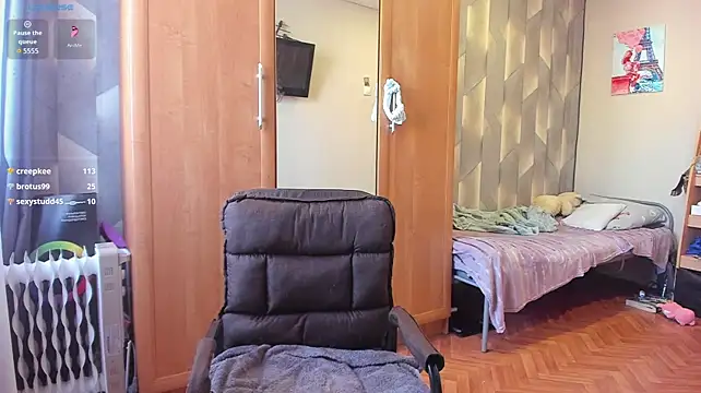Tiny_Kiss - finger in pussy