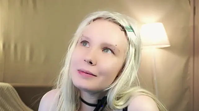 Honeyblo - Eye contact and lip licking <3