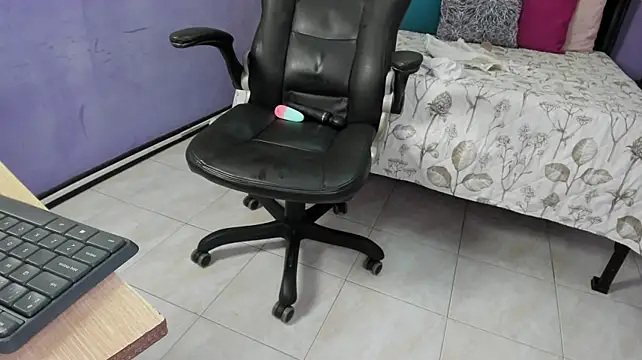 Tiara_Latina - ANAL!!! SMALL DILDO