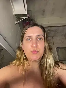 Bia_sexynovaes - Bia mete de 4 na máquina +3 🕹️