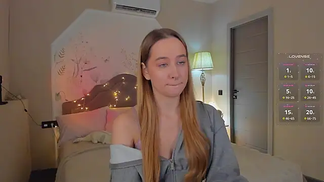 Sweett_Monica - play tits in top