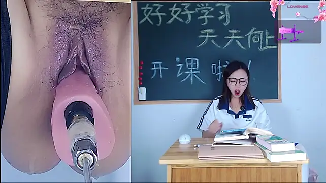 Juzi1213 - 学妹上课总是喷水