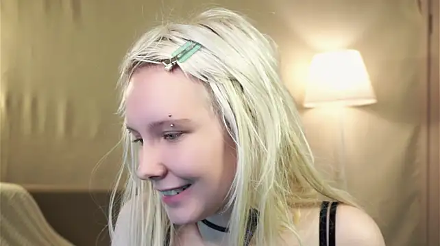Honeyblo - Eye contact and lip licking <3