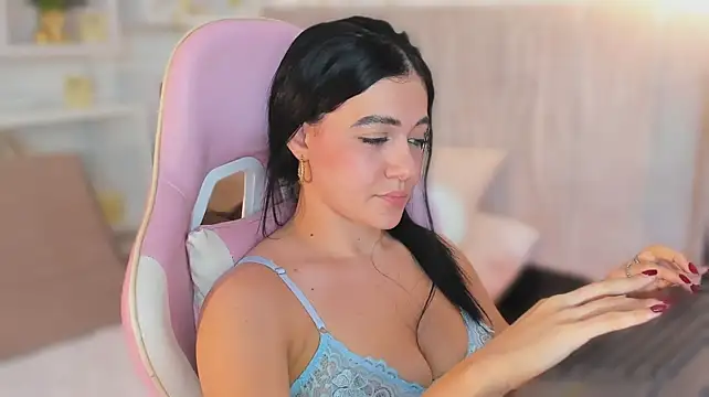 MiiaParker6972 - Show your outfit close up 💙🔥