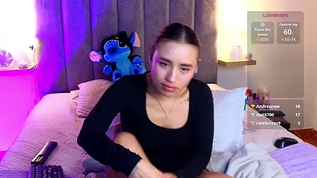 Victoria_Hils - show pussy