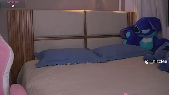 AnnyHizzle - Ride Pillow Naked and Moan 🔥